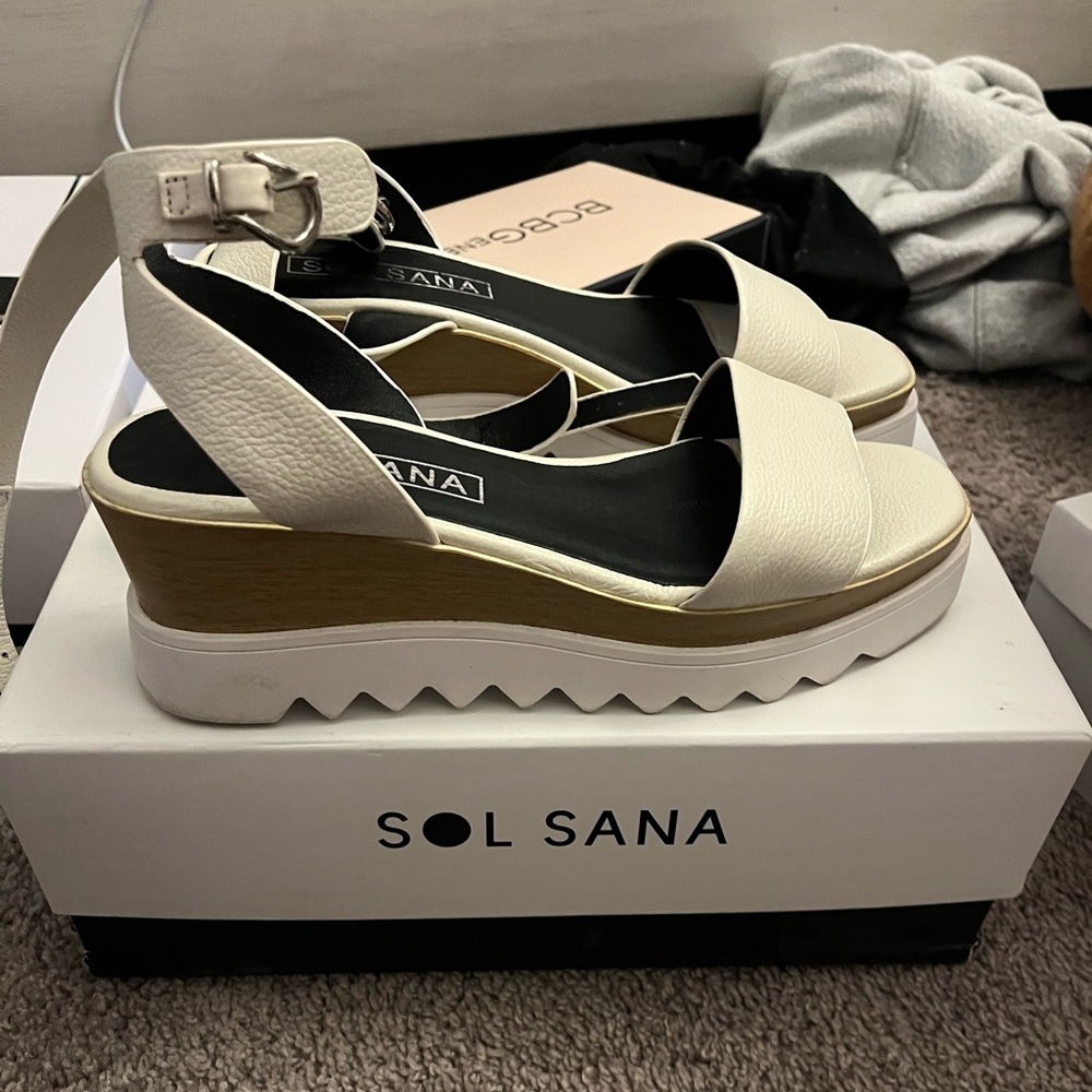 Sol Sana Women's White and Tan Wedge Sandals